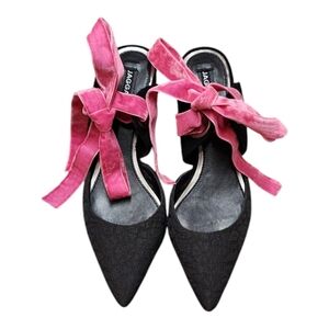 Jagger Pointed Toe Heel With Interchangeable Velvet Bows NWT Size 38